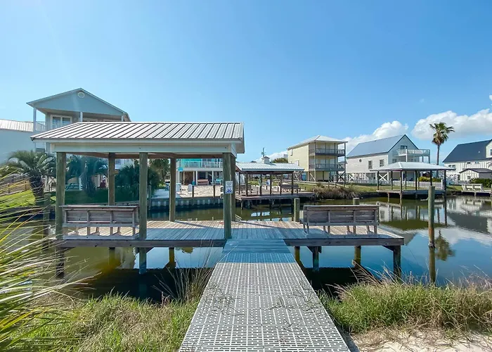 Holiday home Pink W Private Beach! Girls Getaway! *