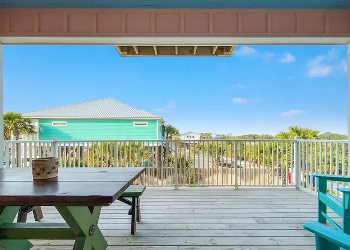 Pink W Private Beach! Girls Getaway! Holiday home *