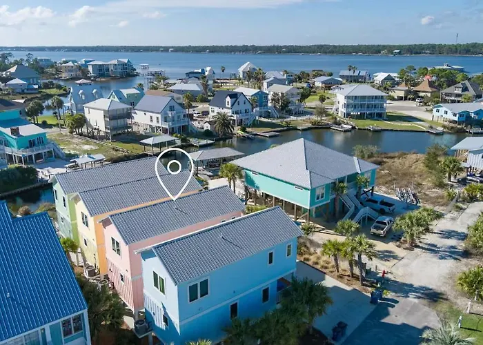 Holiday home Pink W Private Beach! Girls Getaway! *