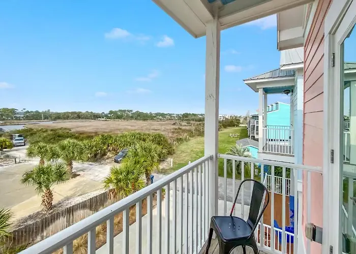 Holiday home Pink W Private Beach! Girls Getaway!