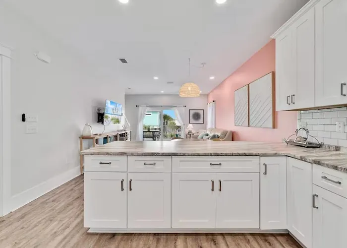 Pink W Private Beach! Girls Getaway! Holiday home Gulf Shores